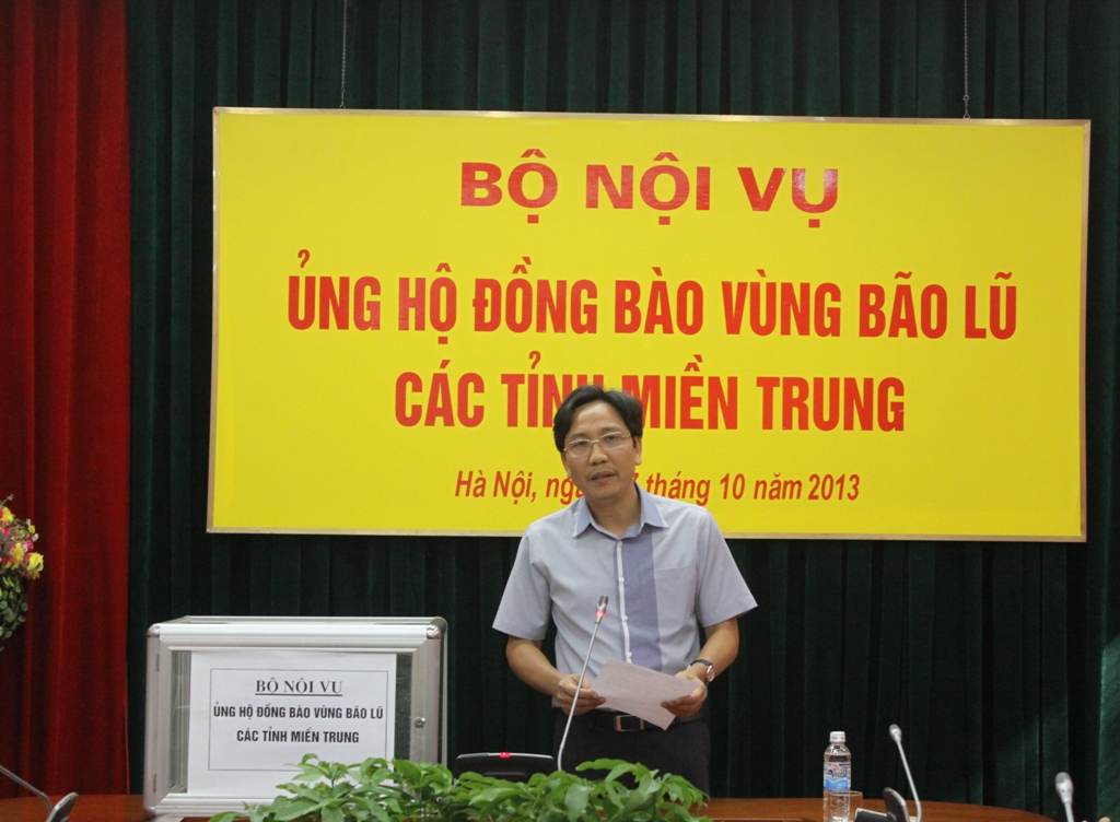 Bộ Nội vụ quyên góp ủng hộ đồng bào vùng bão lũ các tỉnh miền Trung